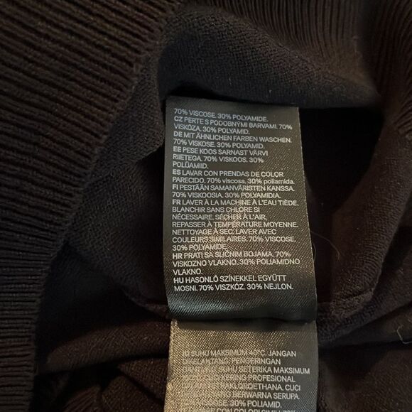 H&m short sleeve crewneck lightweight sweater top. Black w/ ribbed hemline. SZ S - Picture 8 of 10